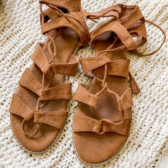 Old Navy gladiators - Picture 2 of 2